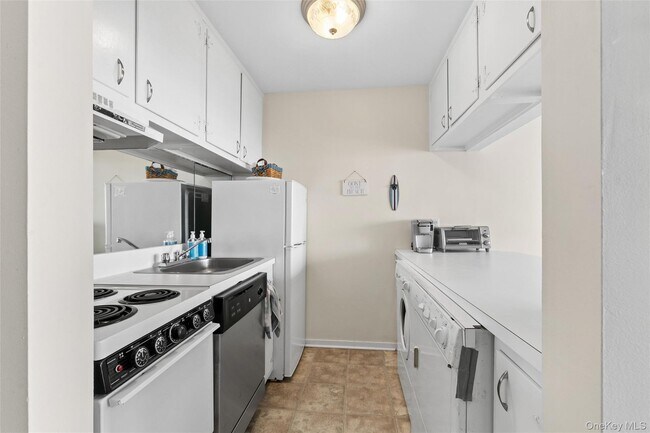 Building Photo - 274 Dune Rd