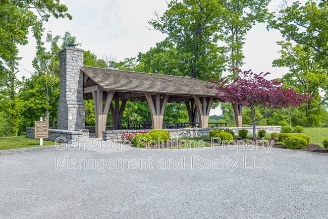 Building Photo - 1806 Burland Cres