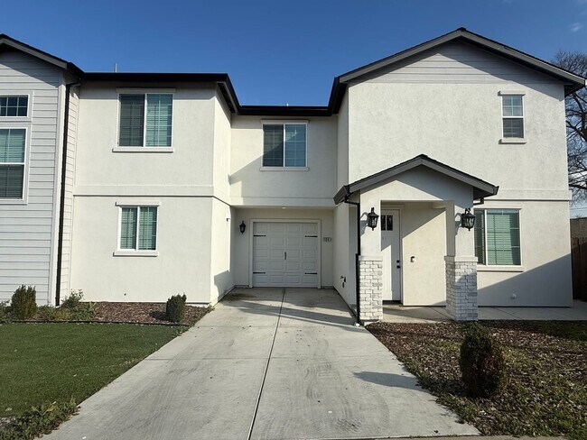 Building Photo - 8461001/85