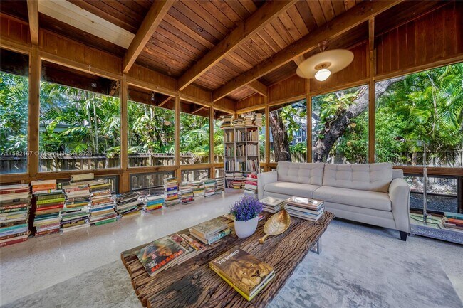 Building Photo - 2321 Tigertail Ct