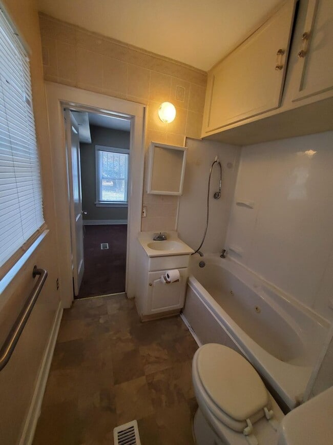 Building Photo - COMING VERY SOON!! Single family home Near...