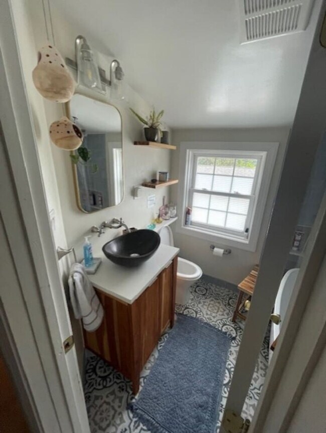 Building Photo - 10417 S Grant Ave