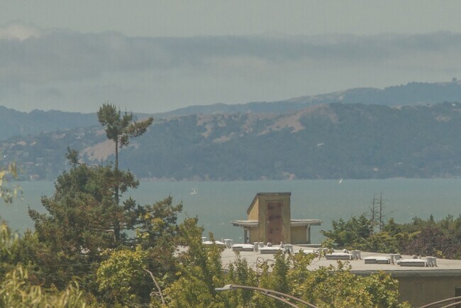 Building Photo - 1425 Walnut St