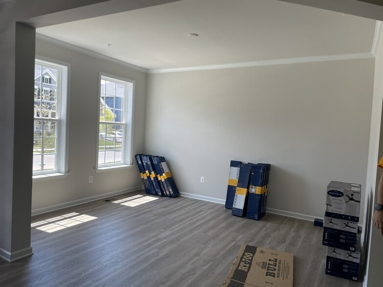Formal living room - 10910 Meridian Hill Way