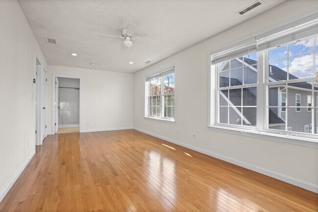 Building Photo - 4 Boxwood Dr