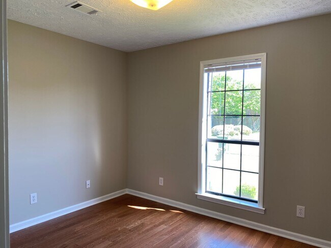 Building Photo - Charming 3-Bedroom Brick Home with Modern ...