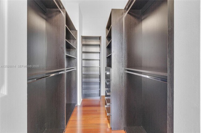 Building Photo - 1155 Brickell Bay Dr
