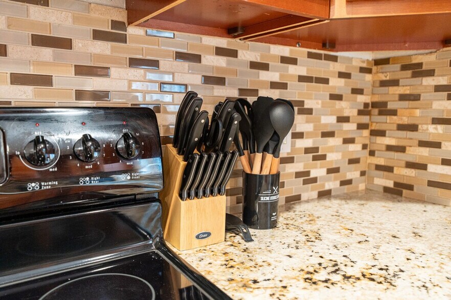 Building Photo - 1004 Airport Blvd