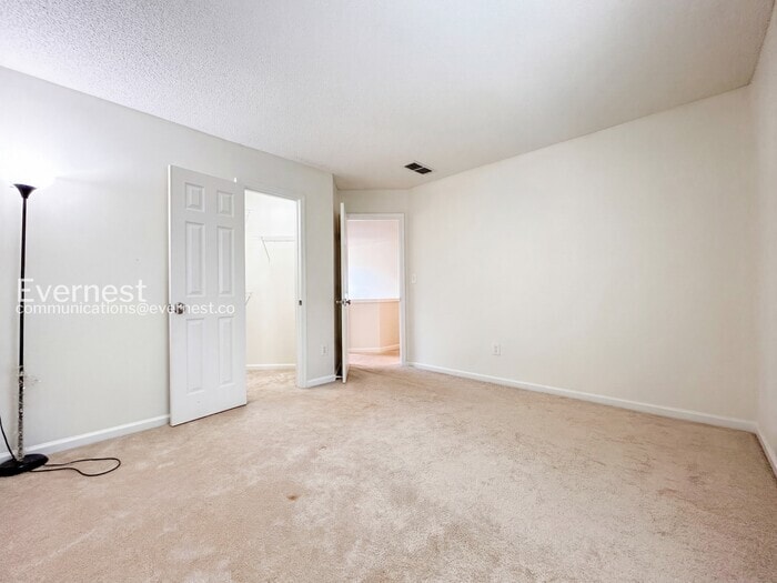 Building Photo - 3406 Chastain Glen Ln NE