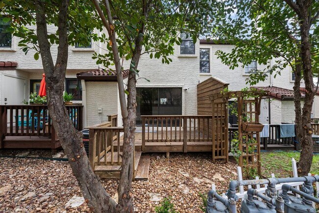 Building Photo - 4306 Bonnell Vista Cove