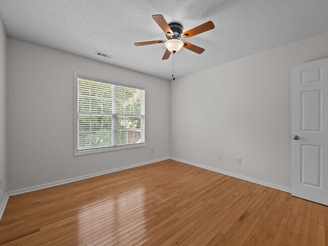 Building Photo - 305 Appaloosa Ct