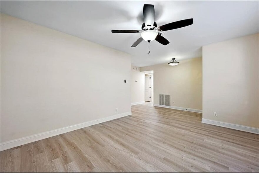Building Photo - 4603 Lennox Dr