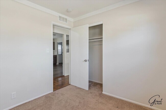 Building Photo - $1995 3 bedroom ranch Shelby TWP