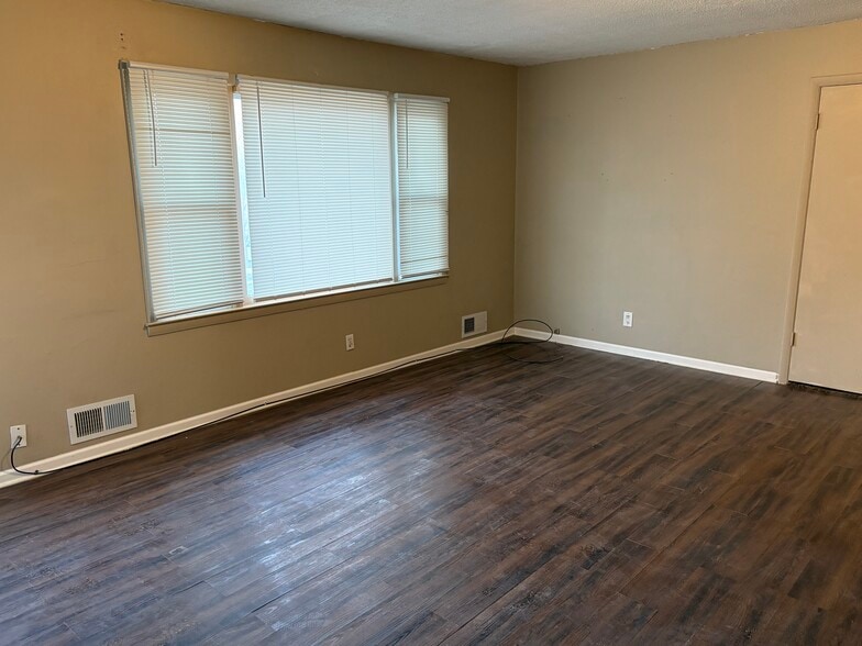 Living room plus closet - 5713 Norledge Ave