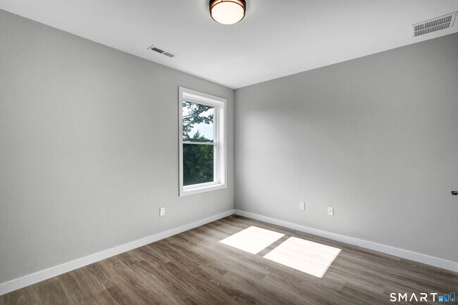 Building Photo - 29 Greeley Ln