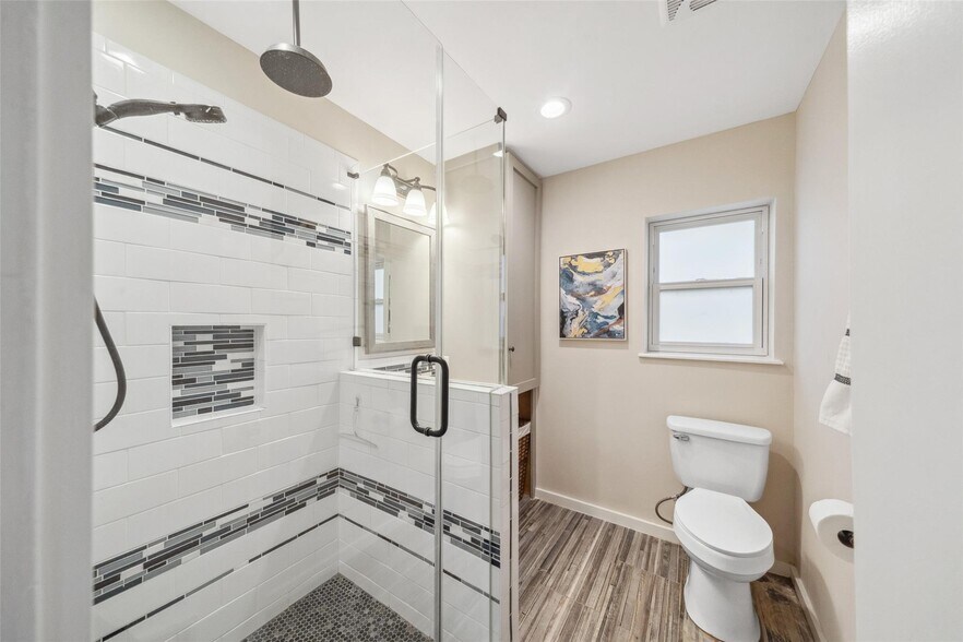 Building Photo - 1309 Martin St