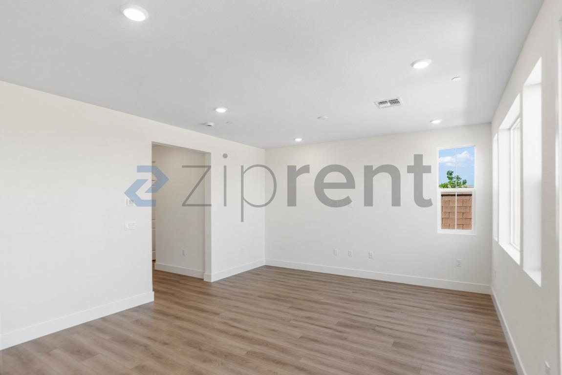 Building Photo - Unit