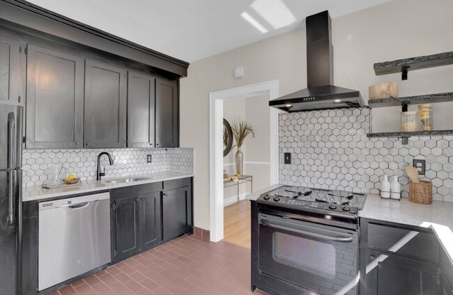 Building Photo - Pre-Leasing for the 26-27 School Year! - C...