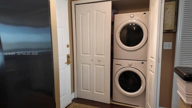 Building Photo - 2665 SW 37th Ave