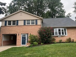 Building Photo - 290 Folkstone Way