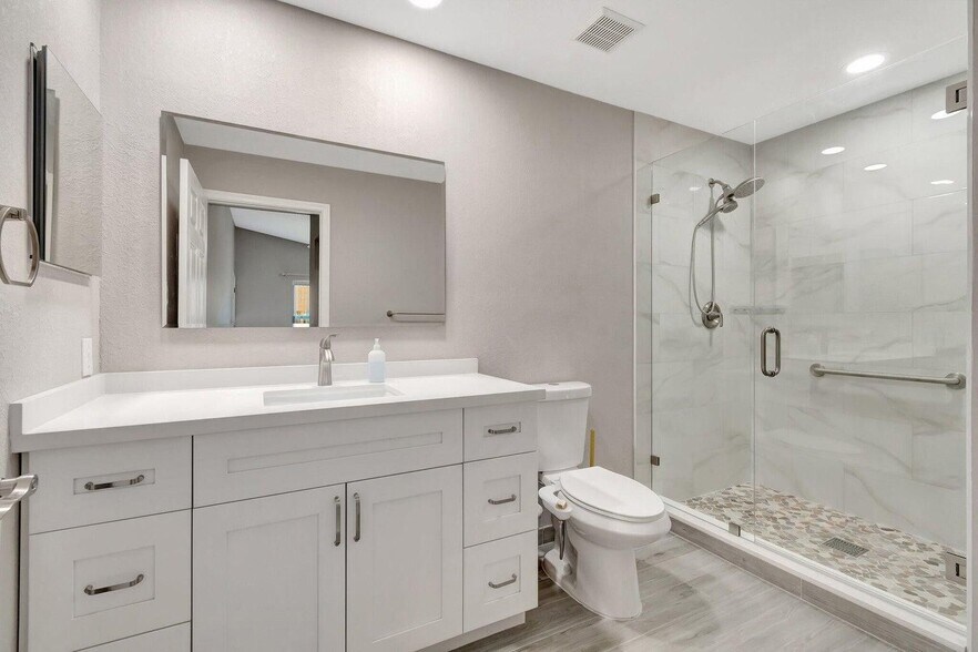 Building Photo - 1439 Waterway Cove Dr