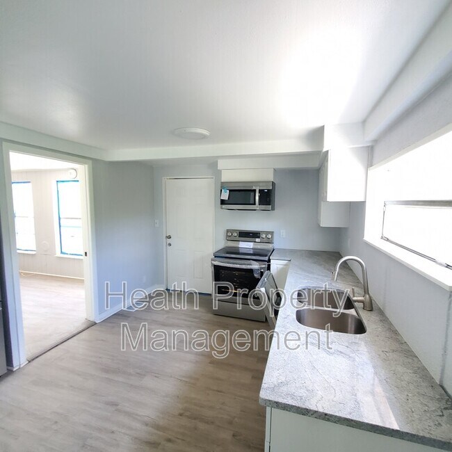 Building Photo - 1735 25th St S