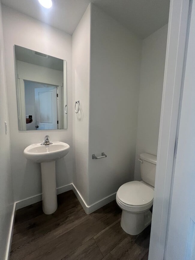 Building Photo - Charming Townhome in Provo, UT