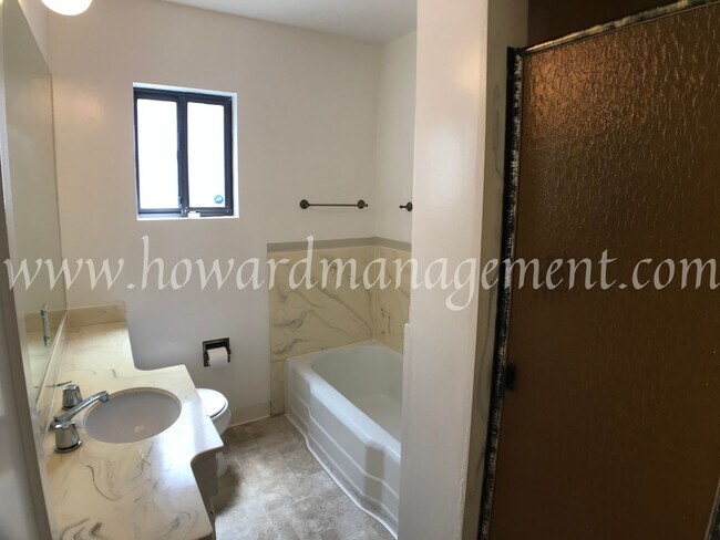 Building Photo - Two story home with newer central A/C in the Mar Vista Hills. Large kitchen, family room, and lar...