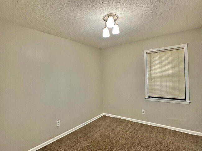 Building Photo - 4167 Cochese Rd