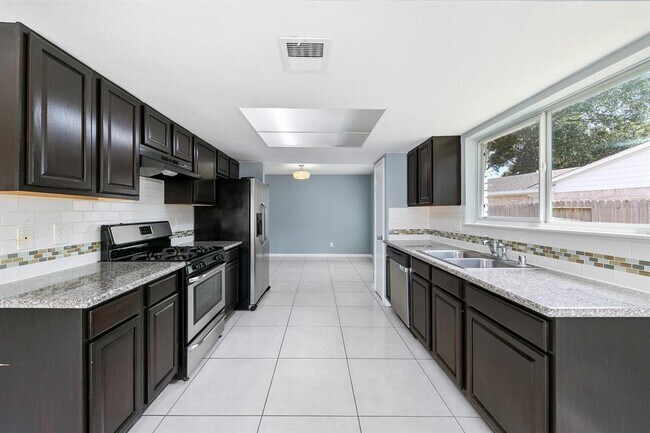 Building Photo - 718 N Fork Ct