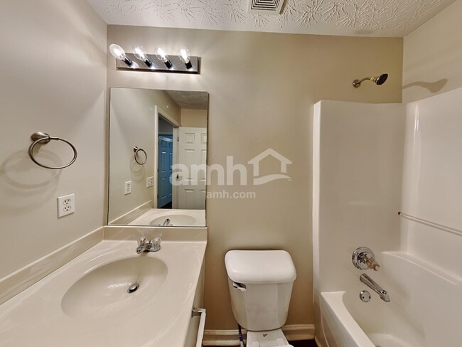 Building Photo - 327 Meadows Ln