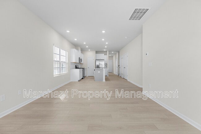 Building Photo - 211 Backstay Ln
