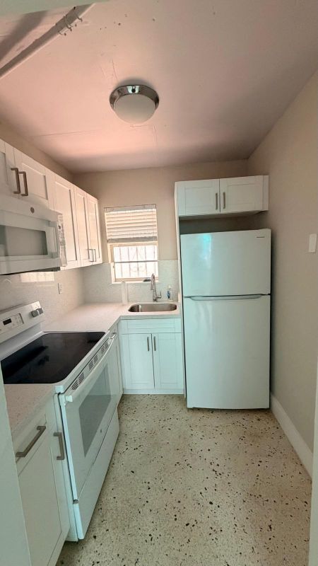 Building Photo - 1250 SW 4th St