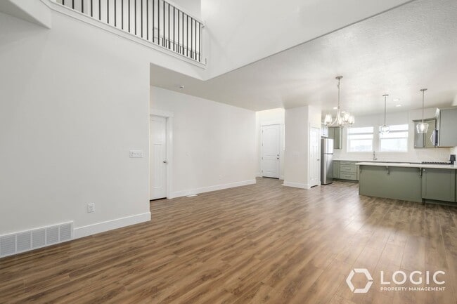 Building Photo - Beautiful New Townhome!