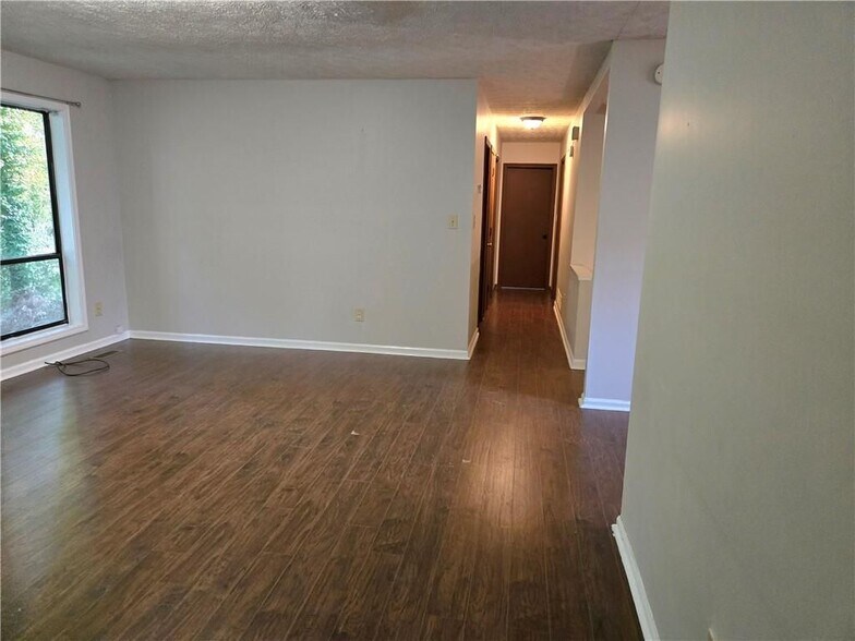 Building Photo - 2982 Hillwood Dr NW