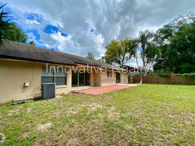 Building Photo - 6400 Lake Horseshoe Dr