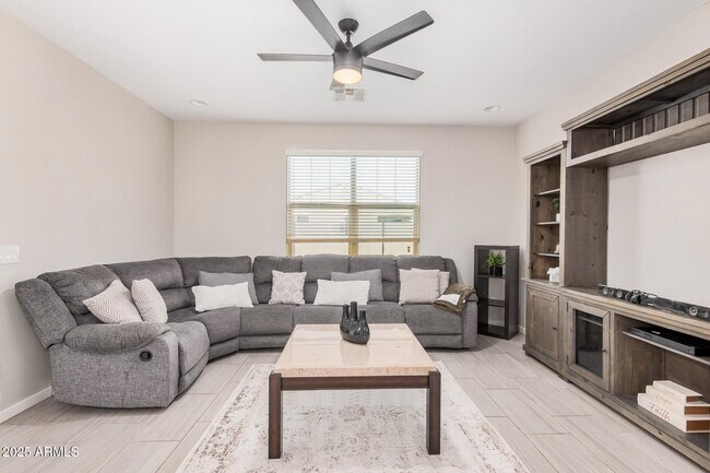 Building Photo - 11022 W Levi Dr