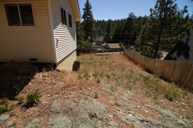 Building Photo - Spacious Three Bedroom