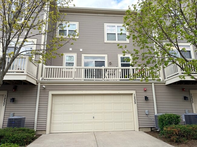 Building Photo - 1235 Tuscany Dr