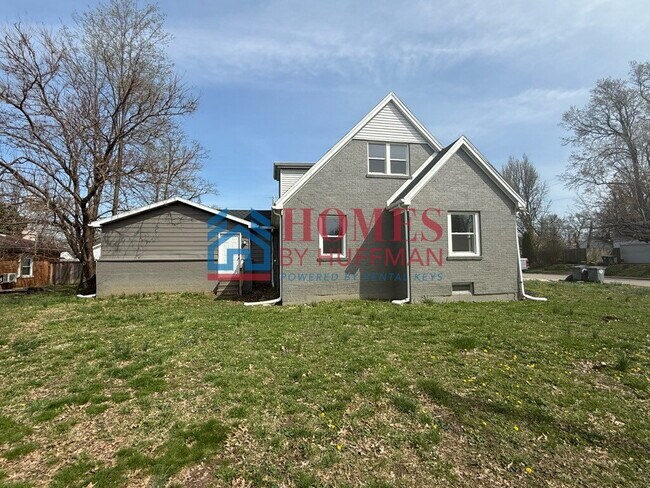Building Photo - Three Bedroom House | Two Bathrooms