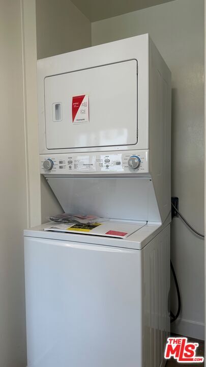 Building Photo - 517 S Kenmore Ave