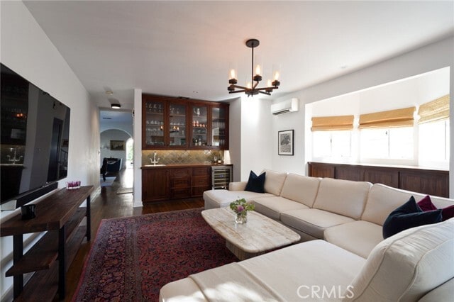 Building Photo - 1949 N Catalina St