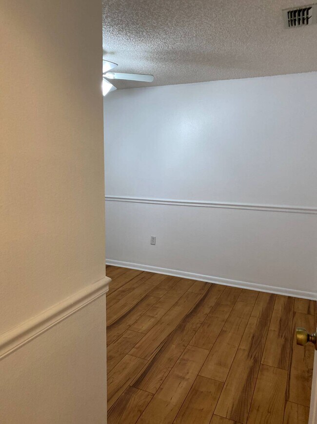 Building Photo - 5344 Elwood Rd