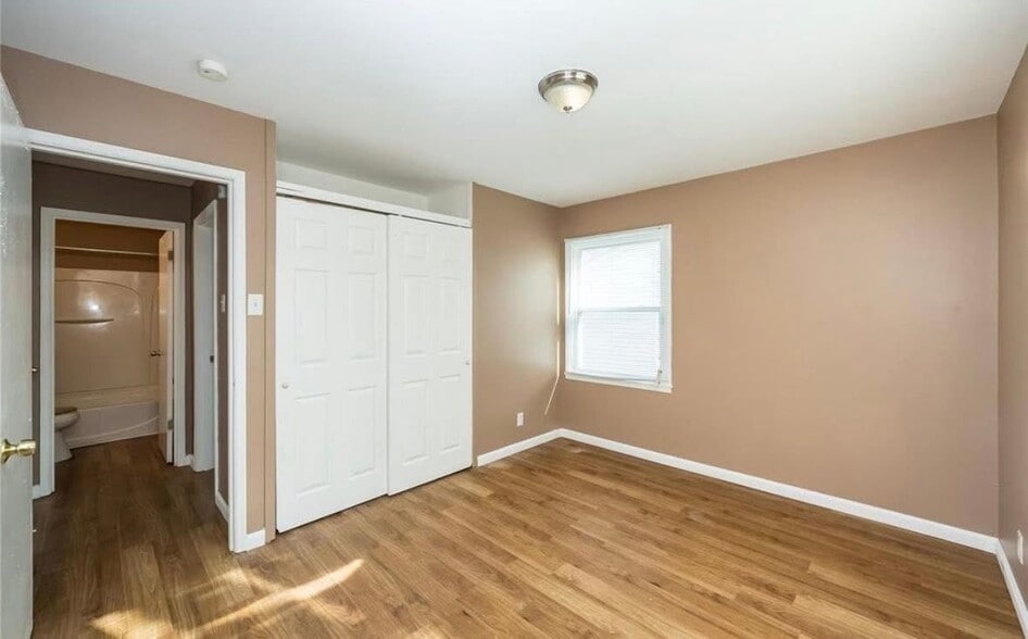 Building Photo - 325 Caithness Rd