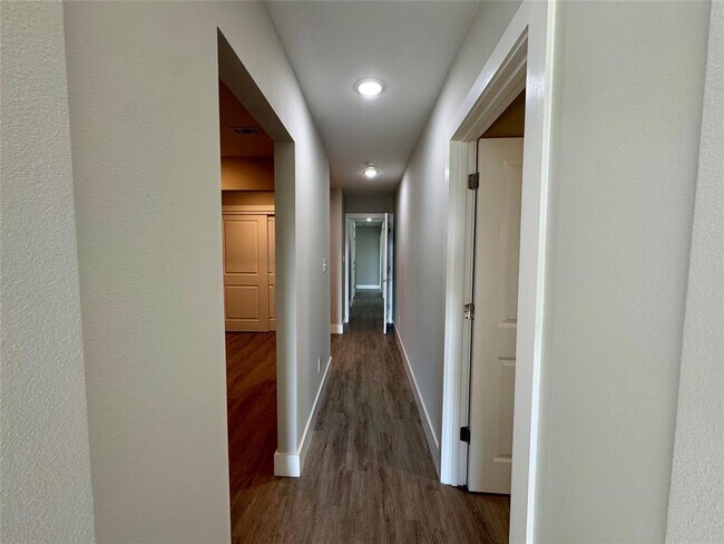 Building Photo - 813 Central Ave