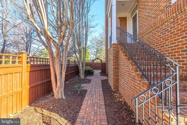 Building Photo - 2303 Sawtooth Oak Ct