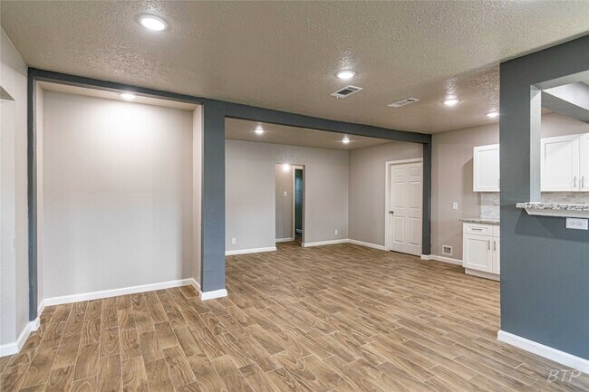 Building Photo - 3818 Blodgett St