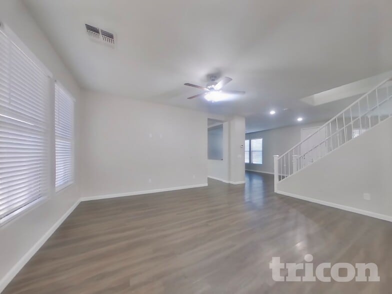 Building Photo - 26011 N Sandstone Way