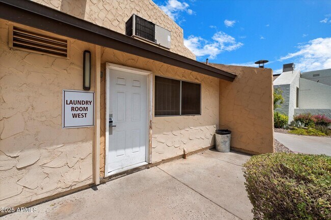 Building Photo - 8055 E Thomas Rd