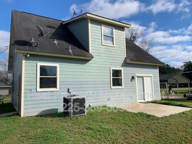 Building Photo - 1021 N Janice Ave
